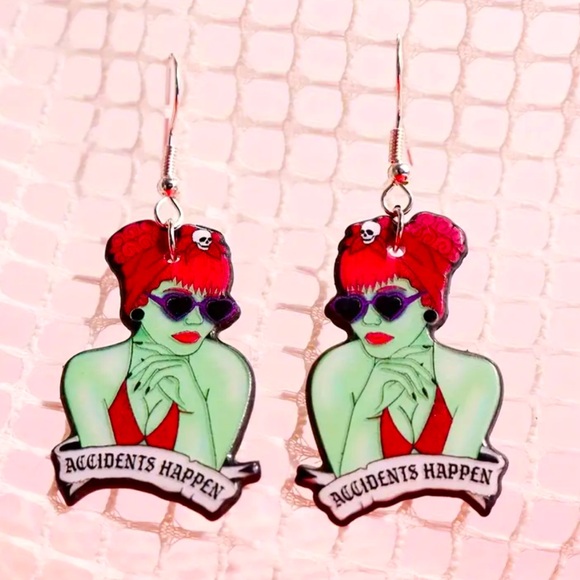 NWT BEETLEJUICE MISS ARGENTINA AKA LITTLE MISS ACCIDENT ACRYLIC DANGLE EARRINGS - Picture 3 of 5